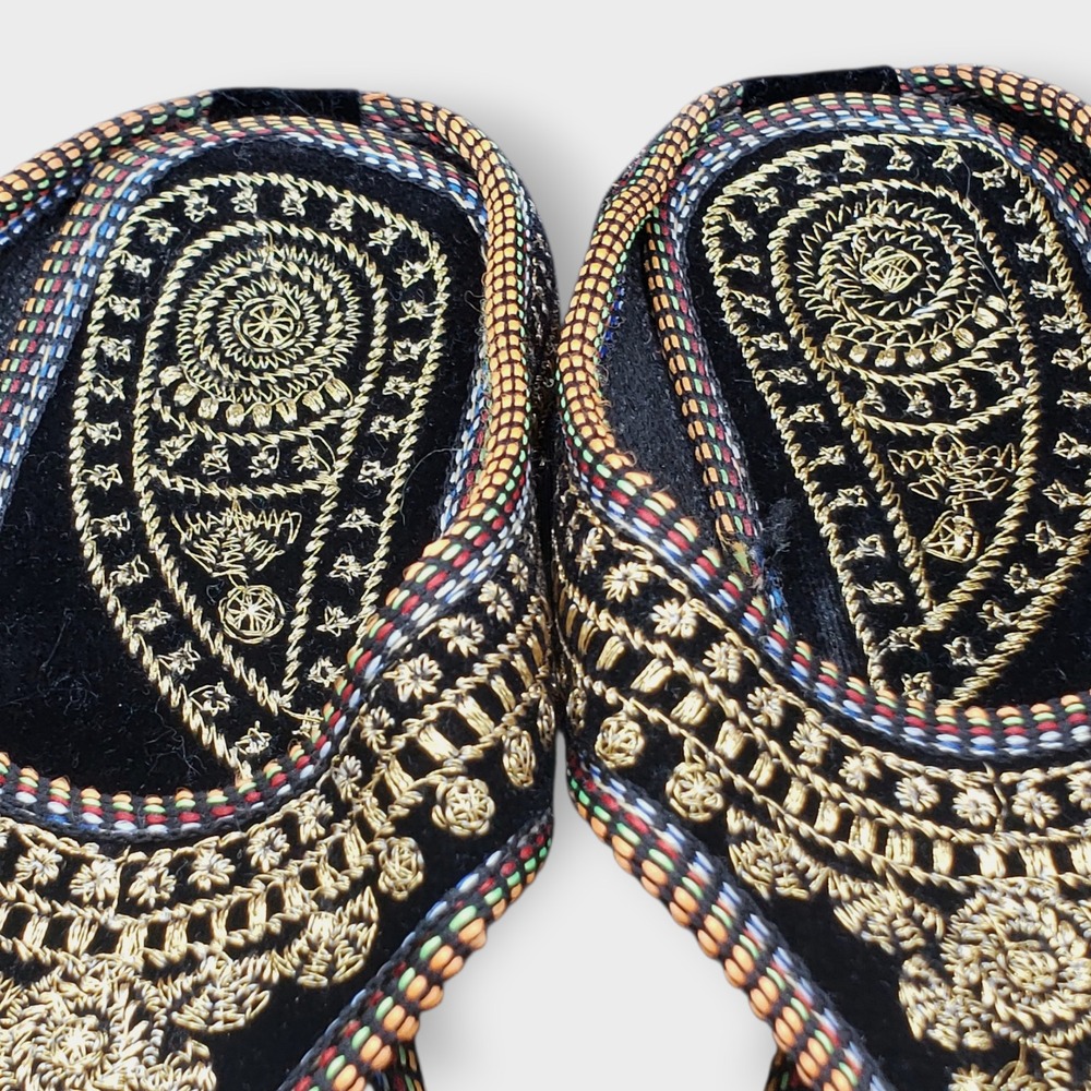 Italian Black Gold Embroidered Wedge Thong Sandals Womens Size 7-7.5 Ethnic - Picture 6 of 12